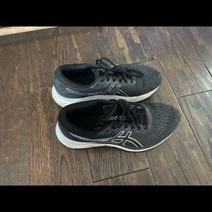 Size 8 ASICS good condition.